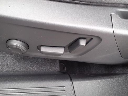 New 2025 Volvo XC40 B5 Plus w/ Climate Package image 17