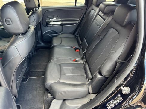 Used 2022 Mercedes-Benz GLB 250 4MATIC w/ Premium Package Lite image 11