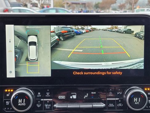 Used 2024 Toyota Highlander Platinum image 17