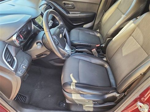 Certified 2017 Chevrolet Trax LT w/ LT Convenience Package image 17