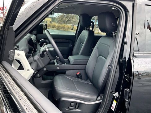 Used 2024 Land Rover Defender 110 S image 8