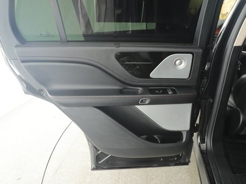 Certified 2022 Lincoln Aviator Reserve w/ Equipment Group 201A image 18