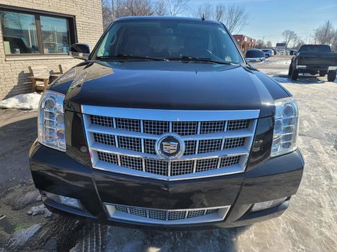 Used 2013 Cadillac Escalade Platinum image 2