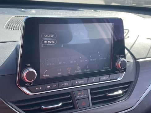 Used 2024 Nissan Altima 2.5 SV image 7