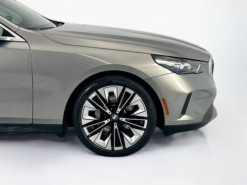 Used 2025 BMW 530i w/ Premium Package RWD image 11