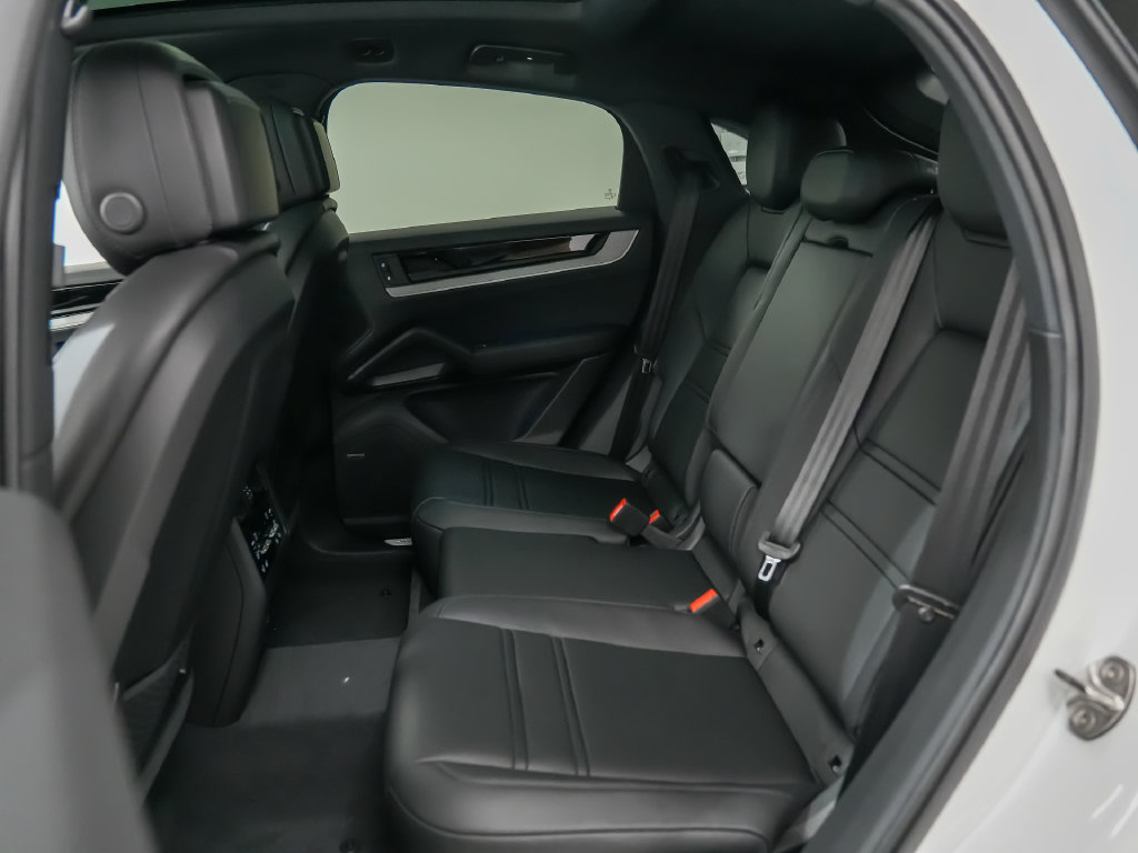 Certified 2026 Porsche Cayenne Coupe AWD/4WD image 18