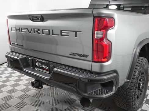 Used 2024 Chevrolet Silverado 2500 ZR2 w/ Technology Package image 36