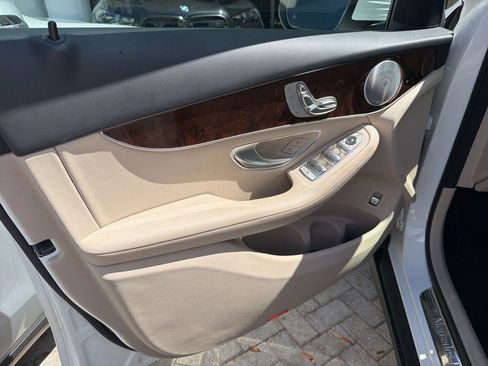 Used 2018 Mercedes-Benz GLC 300 image 10