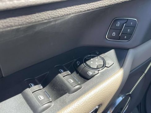 Used 2018 Ford Expedition Limited w/ Equipment Group 302A RWD image 17