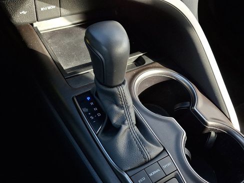 Used 2024 Toyota Camry SE image 14