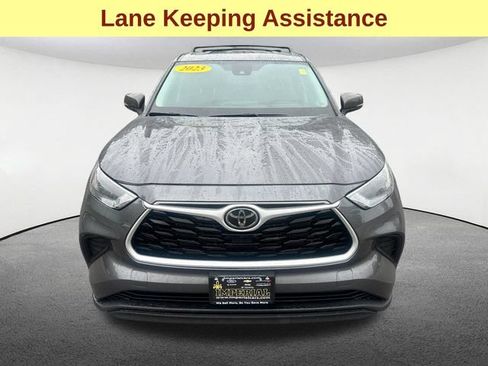 Used 2023 Toyota Highlander L FWD image 4
