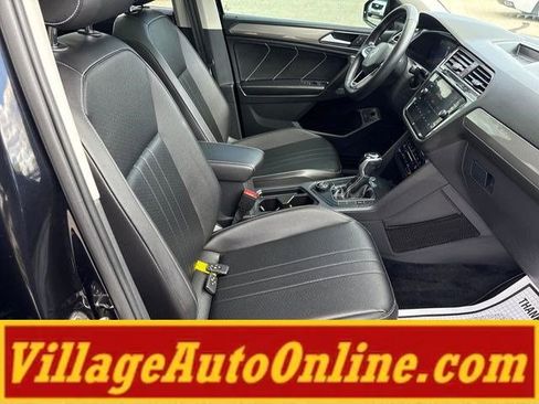 Used 2022 Volkswagen Tiguan SE w/ Panoramic Sunroof Package AWD/4WD image 42