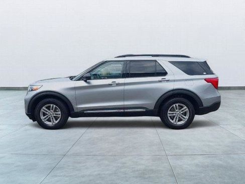 Certified 2022 Ford Explorer XLT w/ Equipment Group 202A AWD/4WD image 4