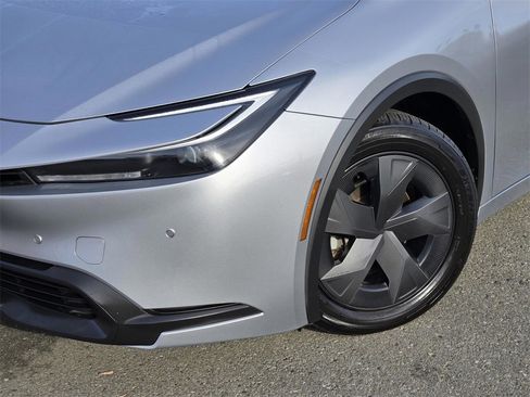 Used 2024 Toyota Prius LE image 9