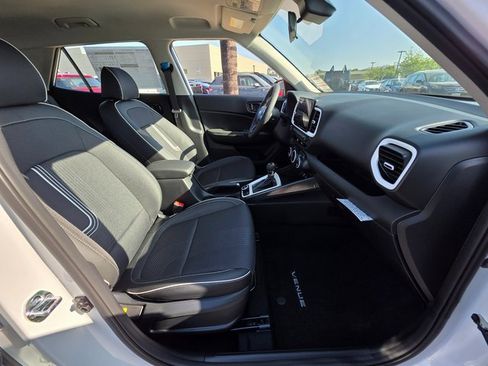 New 2025 Hyundai Venue Limited image 10