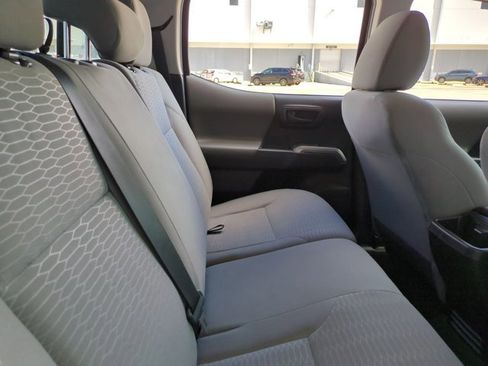 Used 2016 Toyota Tacoma SR5 w/ Towing Package image 18