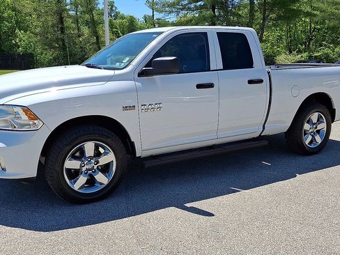 Used 2018 RAM 1500 Express w/ Express Value Package AWD/4WD image 5