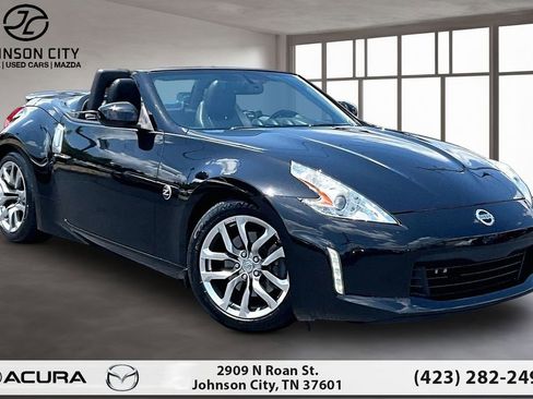 Used 2014 Nissan 370Z Touring RWD image 12