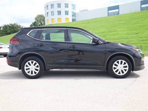 Used 2018 Nissan Rogue S FWD image 3