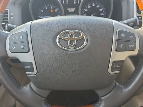 Used 2014 Toyota Land Cruiser image 26