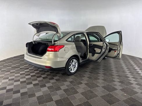 Used 2016 Ford Focus SE w/ SE Power Seat Package FWD image 17