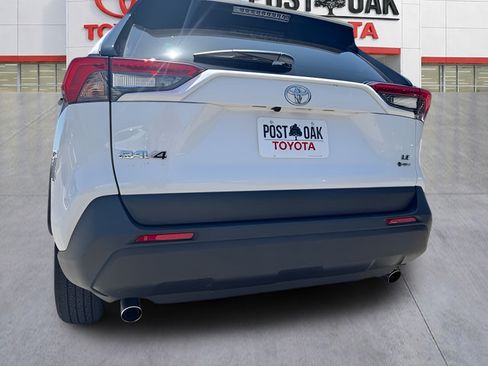 Used 2025 Toyota RAV4 LE AWD/4WD image 22