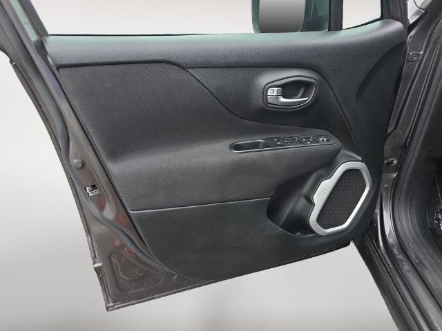 Used 2019 Jeep Renegade Latitude w/ Popular Equipment Group FWD image 16
