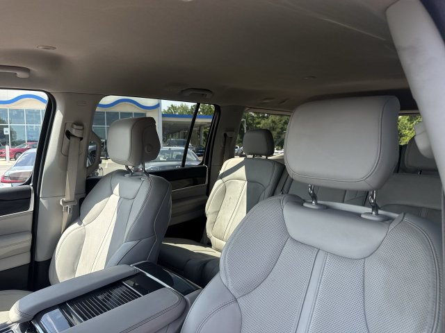 Used 2023 Jeep Wagoneer 2WD image 11