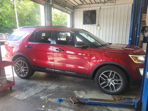 Used 2017 Ford Explorer Sport AWD/4WD image 2
