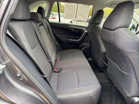 Used 2020 Toyota RAV4 LE image 19