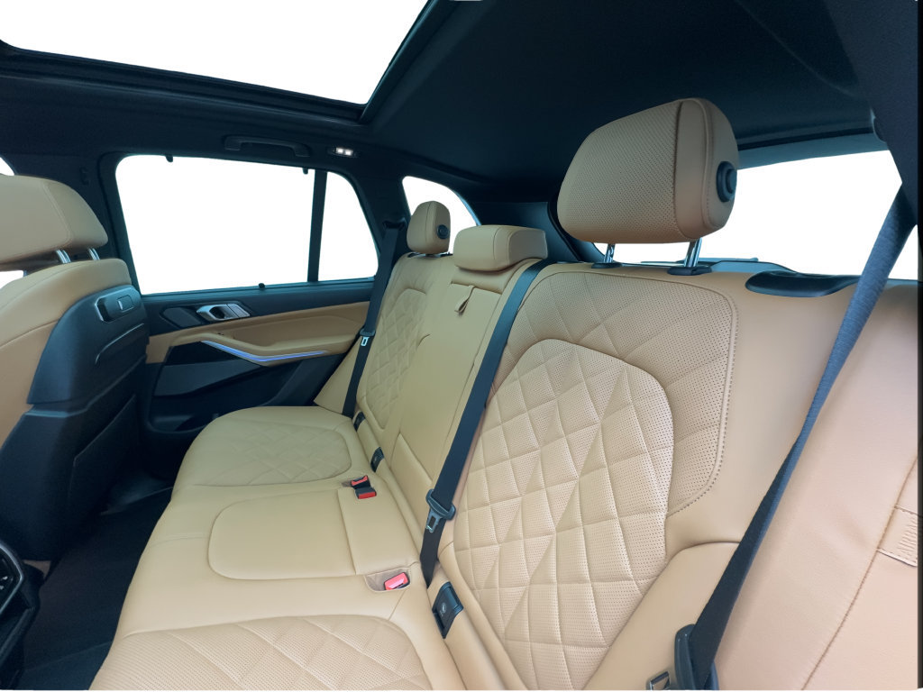 Used 2025 BMW X5 M60i AWD/4WD image 28