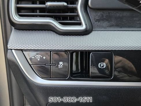 Used 2025 Kia Sportage LX FWD image 30