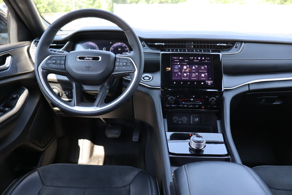 Used 2024 Jeep Grand Cherokee L Altitude AWD/4WD image 6