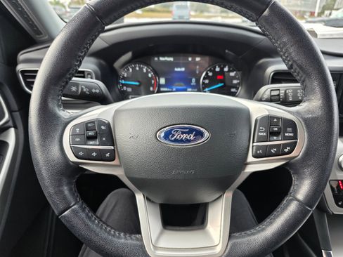 Certified 2022 Ford Explorer XLT w/ Equipment Group 202A image 15