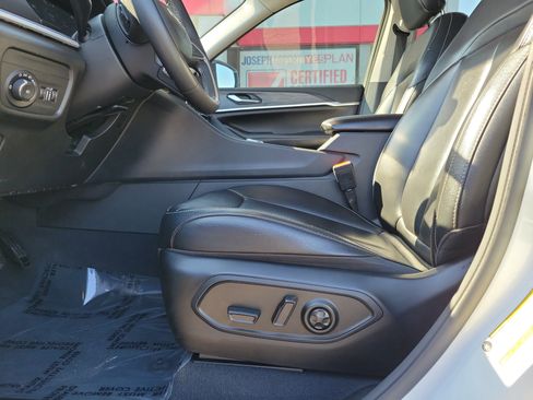 Used 2023 Jeep Grand Cherokee L Limited AWD/4WD image 16