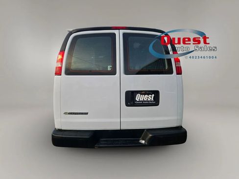 Used 2018 Chevrolet Express 2500 w/ Driver Convenience Package RWD image 3