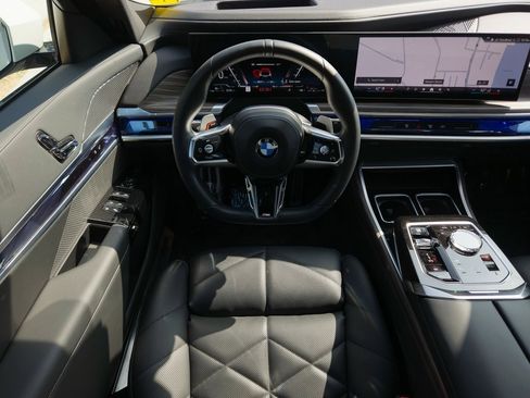 Used 2023 BMW 740i image 21