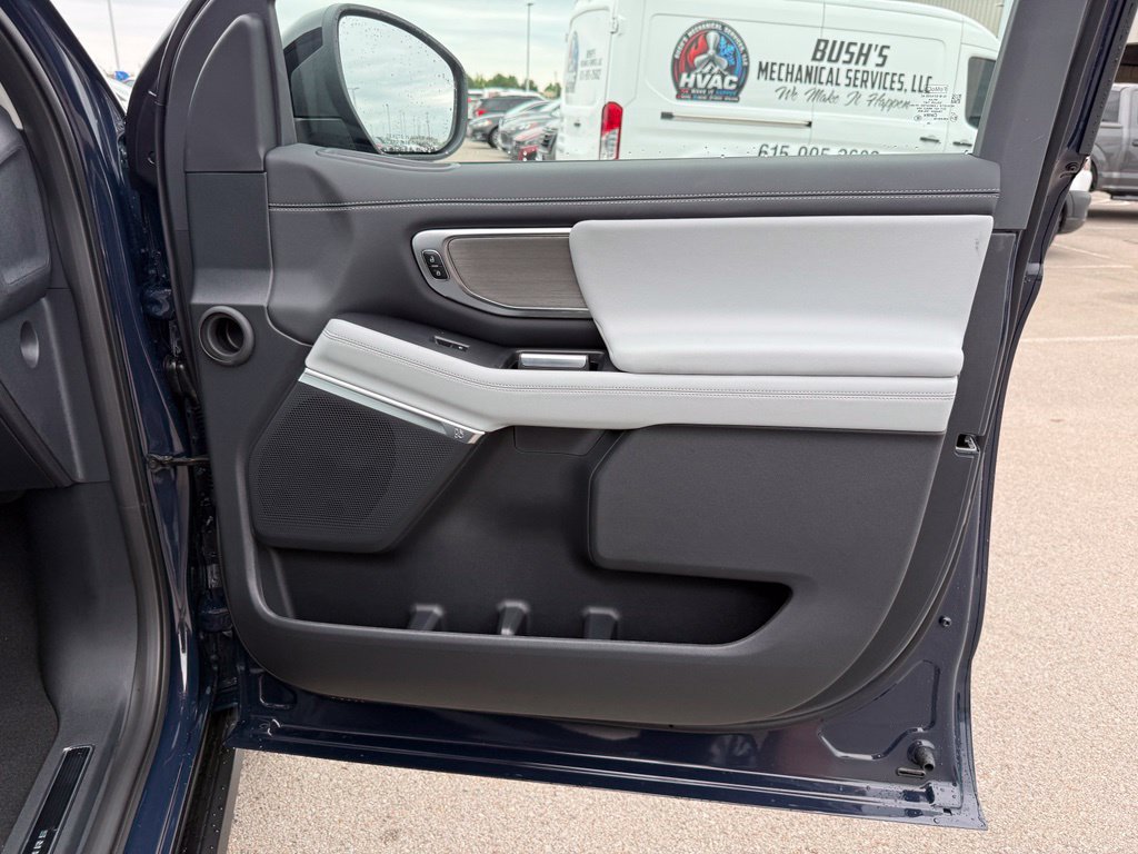 Used 2027 Ford Expedition Platinum RWD image 18