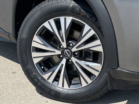Used 2023 Nissan Rogue SV FWD image 9