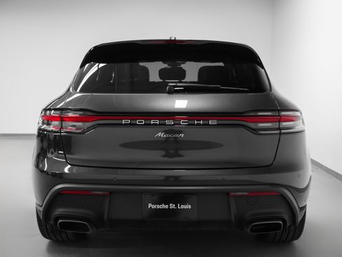 Used 2025 Porsche Macan image 11