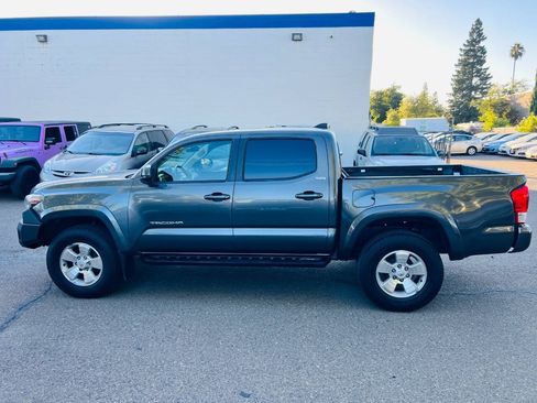 Used 2016 Toyota Tacoma SR5 RWD image 5