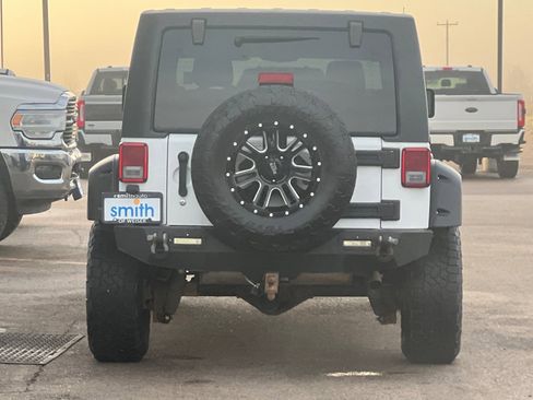 Used 2014 Jeep Wrangler Unlimited Sahara w/ Connectivity Group image 4