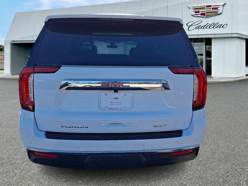 Used 2022 GMC Yukon SLT w/ SLT Premium Package image 5