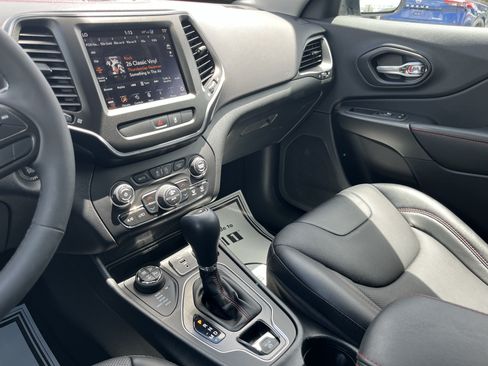 Used 2022 Jeep Cherokee Trailhawk w/ Sound & Nav Group AWD/4WD image 30