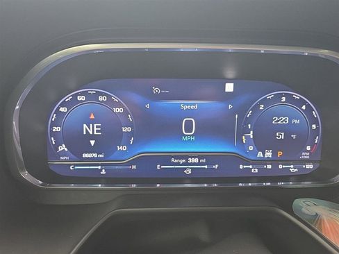 Used 2023 Chevrolet Suburban LT w/ Luxury Package image 3