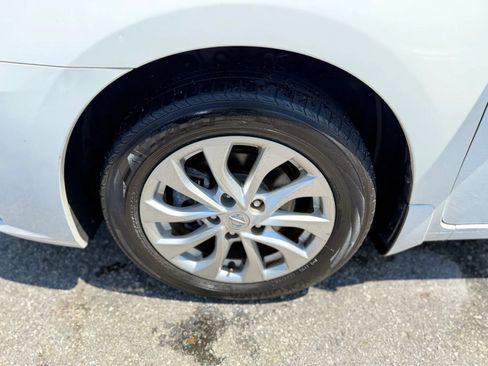 Used 2017 Nissan Sentra SV w/ Style Package FWD image 2