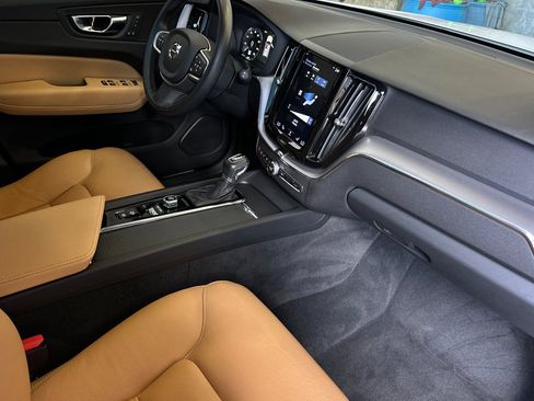 Used 2020 Volvo XC60 T5 Momentum w/ Protection Package Premier FWD image 16