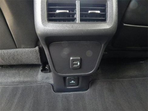 Used 2024 GMC Terrain SLT image 13