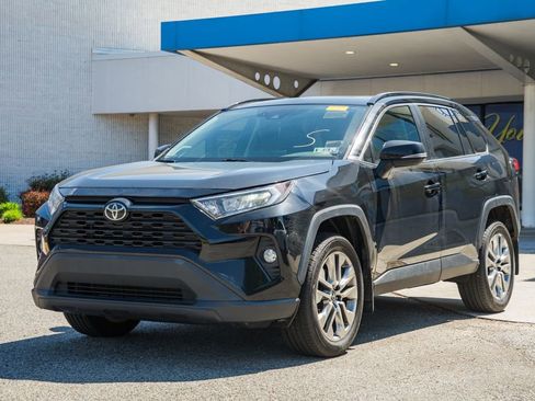 Used 2019 Toyota RAV4 XLE Premium w/ Cold Weather Package AWD/4WD image 3