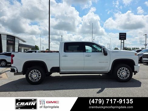 Used 2022 Chevrolet Silverado 2500 High Country w/ Z71 Off-Road Package AWD/4WD image 9